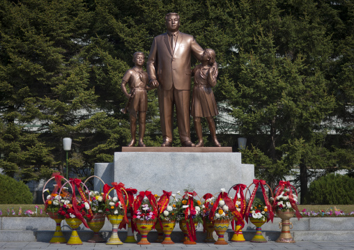 Kim il Sung statue in Songdowon international children's camp, Kangwon Province, Wonsan, North Korea