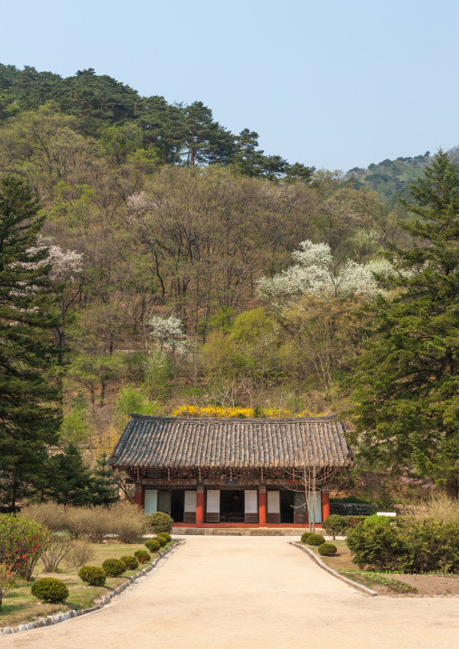 Pohyon-sa Korean buddhist temple, Hyangsan county, Mount Myohyang, North Korea