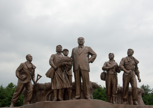Propaganda monument with Kim il Sung statue, South Pyongan Province, Chongsan-ri Cooperative Farm, North Korea