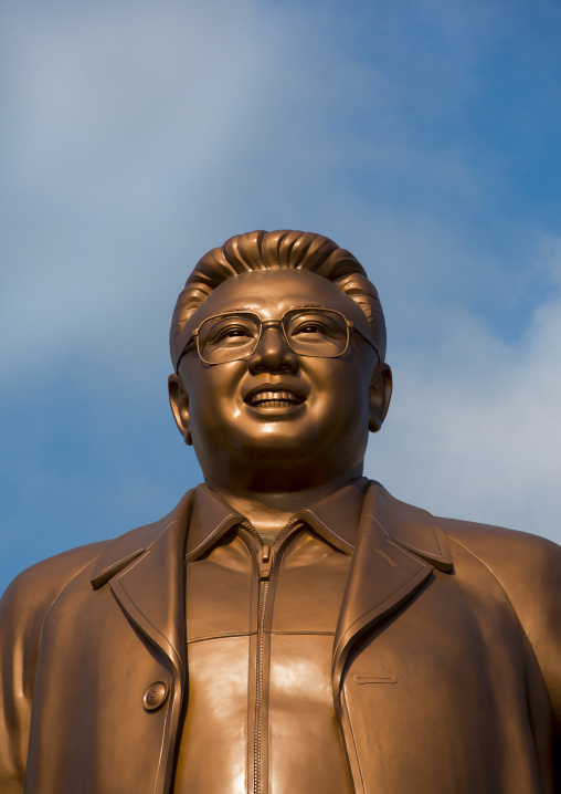 Kim Jong il statue in the Grand monument on Mansu hill, Pyongan Province, Pyongyang, North Korea
