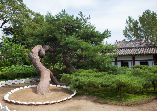 Garden of the former royal villa of Ri Song Gye founder of the choson dynasty, South Hamgyong Province, Hamhung, North Korea