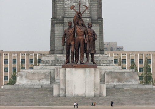 Statues at the bottom of the Juche tower built to commemorate Kim il-sung's 70th birthday, Pyongan Province, Pyongyang, North Korea