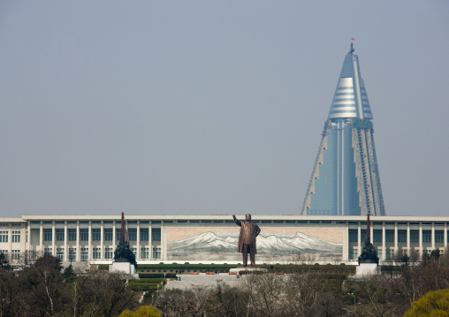 Ryugyong hotel and Kim il Sung statue in Mansudae Grand monument, Pyongan Province, Pyongyang, North Korea