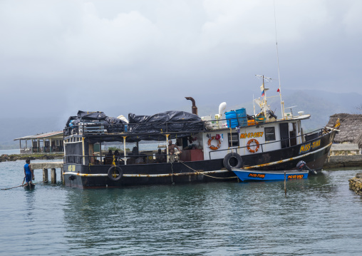 Panama, San Blas Islands, Mamitupu, Colombian Trading Boat In A Kuna Tribe Port