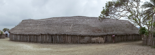 Panama, San Blas Islands, Mamitupu, Typical Kuna Tribe Homes With Thatched Roofs