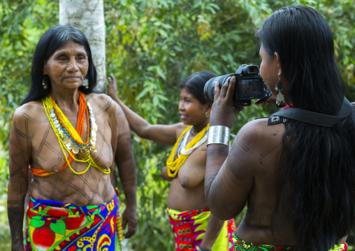 Panama, Darien Province, Bajo Chiquito, Embera Tribe Woman Using A Sony Camera