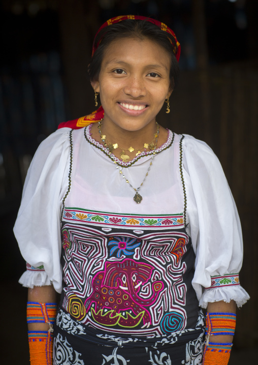 Panama, San Blas Islands, Mamitupu, Portrait Of A Smiling Kuna Tribe Woman