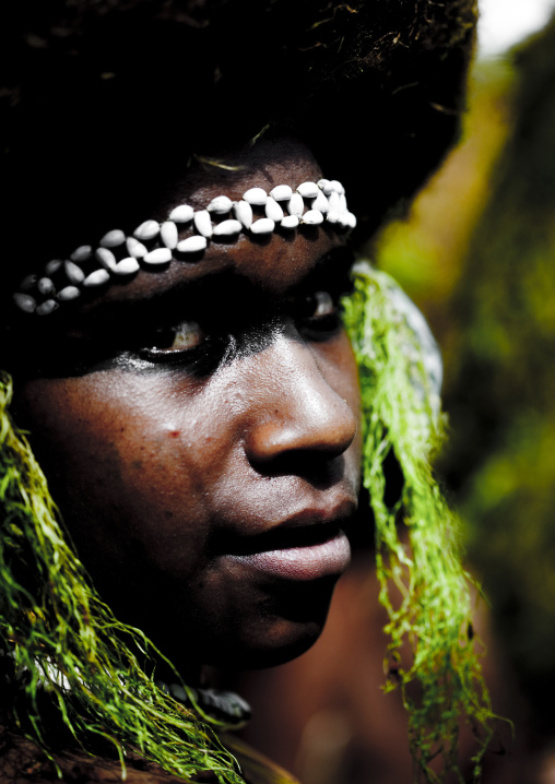 Suli muli tribe women from Enga during a sing-sing ceremony, Western Highlands Province, Mount Hagen, Papua New Guinea