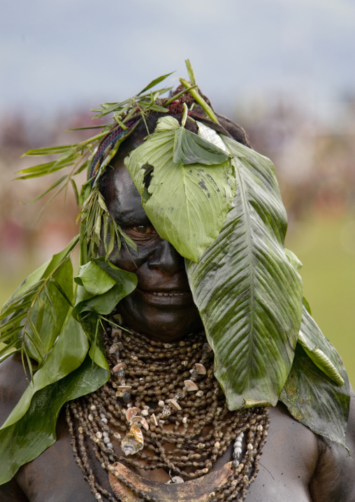 Emira tribe woman during a Sing-sing ceremony, Western Highlands Province, Mount Hagen, Papua New Guinea
