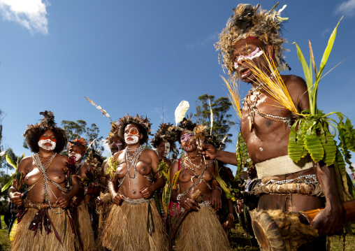 Costal tribe during a sing-sing ceremony, Western Highlands Province, Mount Hagen, Papua New Guinea