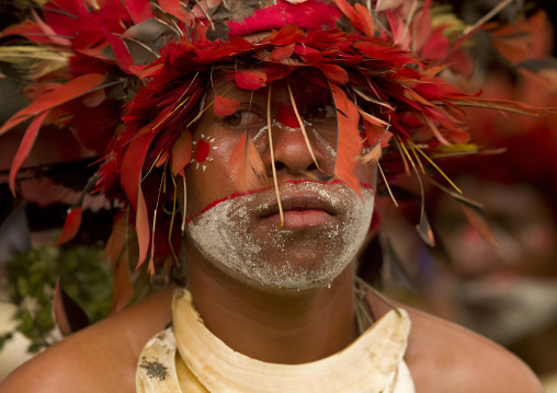 Portrait of a Chimbu tribe woman with headdress made of feathers during a Sing-sing, Western Highlands Province, Mount Hagen, Papua New Guinea