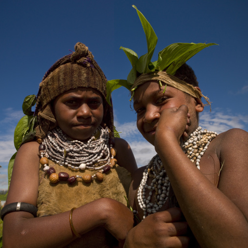 Chimbu tribe girls during a sing sing ceremony, Western Highlands Province, Mount Hagen, Papua New Guinea