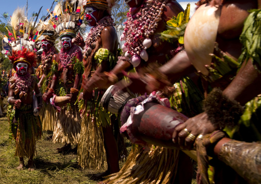 Melpa tribe women in traditional clothing during a sing-sing, Western Highlands Province, Mount Hagen, Papua New Guinea
