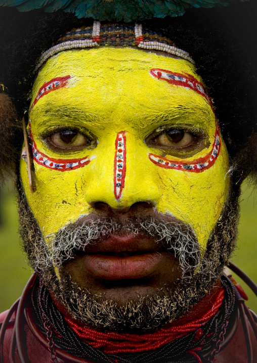 Portrait of a Huli tribe wigmen in traditional clothing during a sing-sing, Western Highlands Province, Mount Hagen, Papua New Guinea