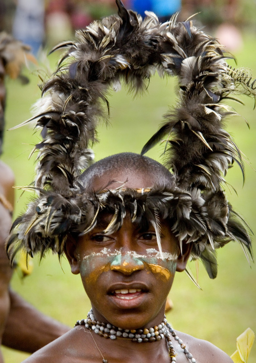 Highlander boy with headdress during a sing sing, Western Highlands Province, Mount Hagen, Papua New Guinea