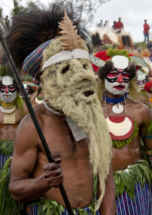 Highlander warriors with a vegetal beard during a sing-sing, Western Highlands Province, Mount Hagen, Papua New Guinea