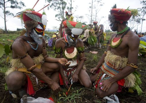 Warriors with traditional clothing before a Sing-sing, Western Highlands Province, Mount Hagen, Papua New Guinea