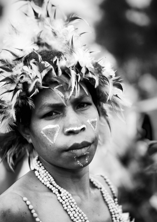 Tribe woman during a sing sing, Western Highlands Province, Mount Hagen, Papua New Guinea