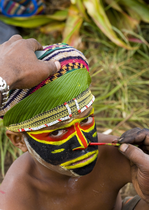 Boy having traditonal makeup before a Sing-sing ceremony, Western Highlands Province, Mount Hagen, Papua New Guinea