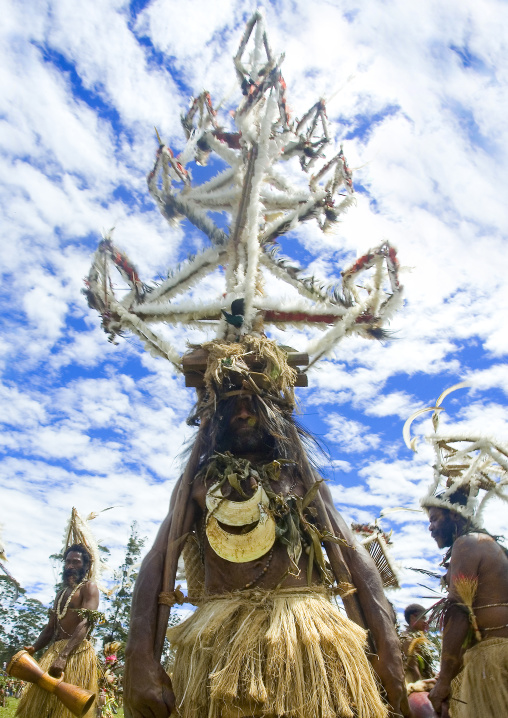 Costal tribe man with a giant headwear during a Sing-sing, Western Highlands Province, Mount Hagen, Papua New Guinea