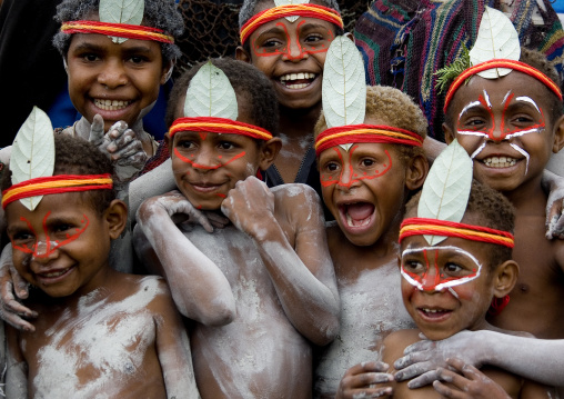 Highlander children during a sing sing, Western Highlands Province, Mount Hagen, Papua New Guinea