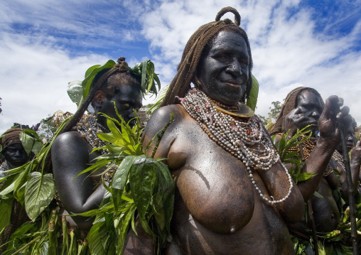 Portrait of Emira tribe women during a Sing-sing ceremony, Western Highlands Province, Mount Hagen, Papua New Guinea