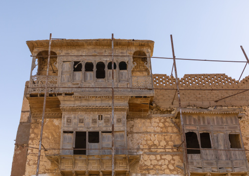 Historic dilapidated house with wooden mashrabiyas, Al Madinah Province, Yanbu, Saudi Arabia