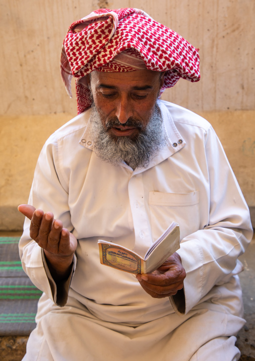 Portrait of a saudi man reading the quran, Jizan province, Addayer, Saudi Arabia