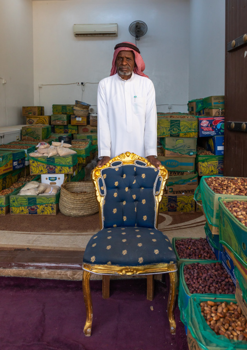 Saudi man selling sweet dates, Najran Province, Najran, Saudi Arabia