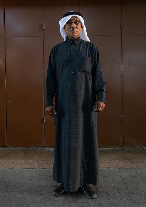 Portrait of a saudi senior man in traditional clothing, Najran Province, Najran, Saudi Arabia