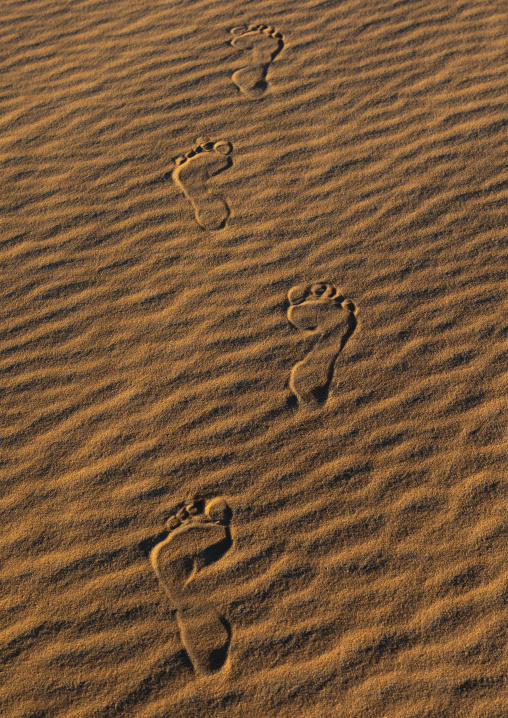 Footsteps in the the Rub' al Khali empty quarter desert sand, Najran province, Khubash, Saudi Arabia