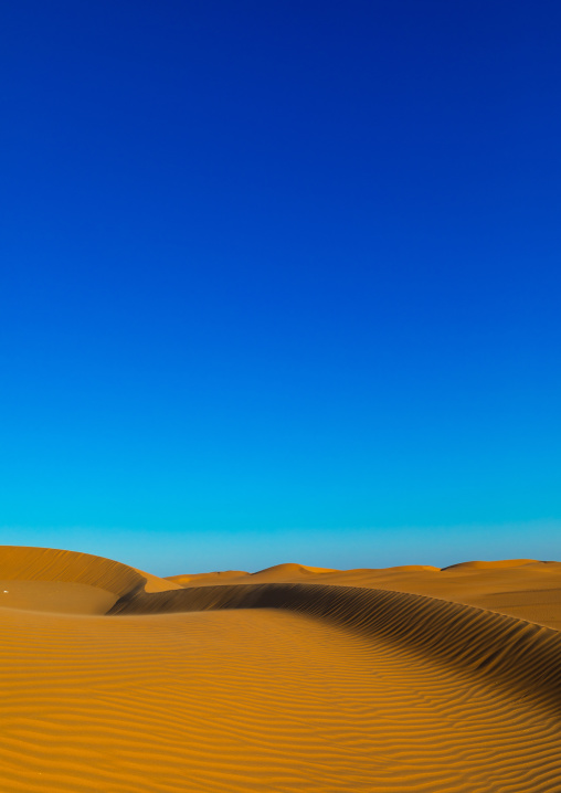 Sand dunes in the Rub' al Khali empty quarter desert, Najran province, Khubash, Saudi Arabia