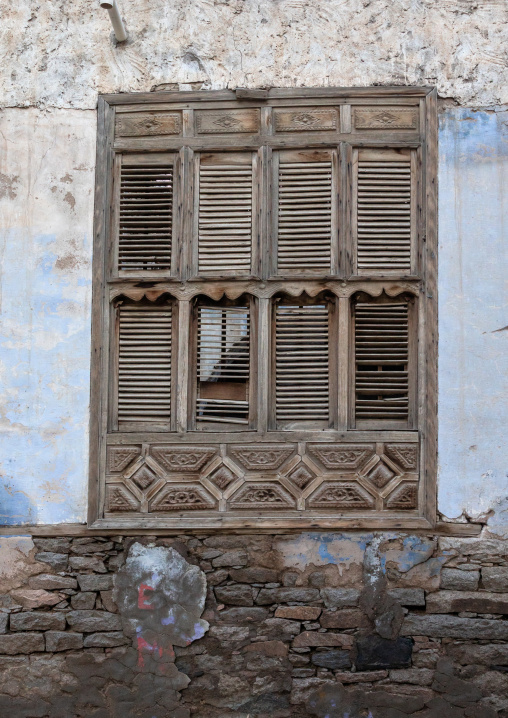 Wooden window of an old house, Mecca province, Taïf, Saudi Arabia