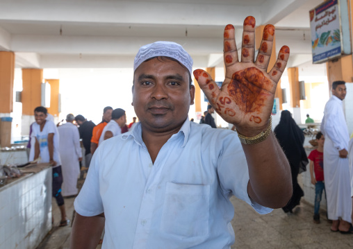 Indian man wirth a henna tattoo in his hand in the fish market, Jizan Province, Jizan, Saudi Arabia