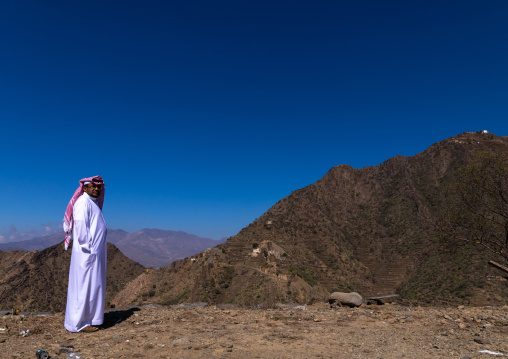 Saudi man in the moutains, Jizan Province, Addayer, Saudi Arabia