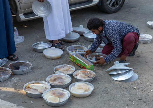 Saudi man selling honey and honeycombs on a market, Asir province, Muhayil, Saudi Arabia