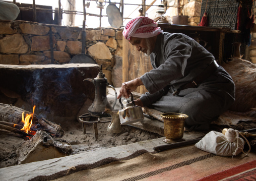 Saudi man preparing coffe in a majlis, Asir province, Tanomah, Saudi Arabia