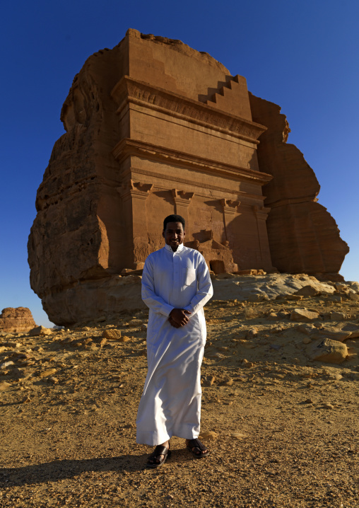 Saudi man in front of Qasr al-Farid tomb of Lihyan son of Kuza in Madain Saleh, Al Madinah Province, Alula, Saudi Arabia