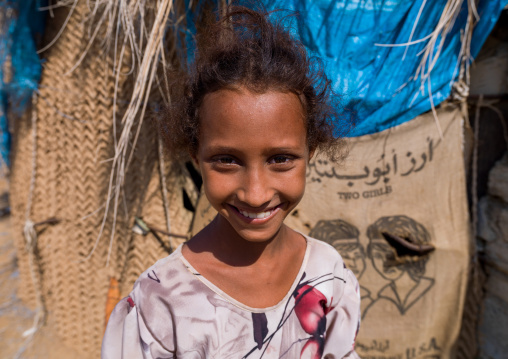 Yemeni refugee girl on the tihama coast, Jizan Region, Jizan, Saudi Arabia