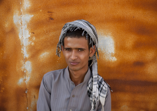 Portrait of a saudi man wearing a keffiyeh, Jizan province, Addayer, Saudi Arabia