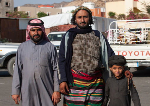Portrait of asiri flower men, Asir province, Al Farsha, Saudi Arabia