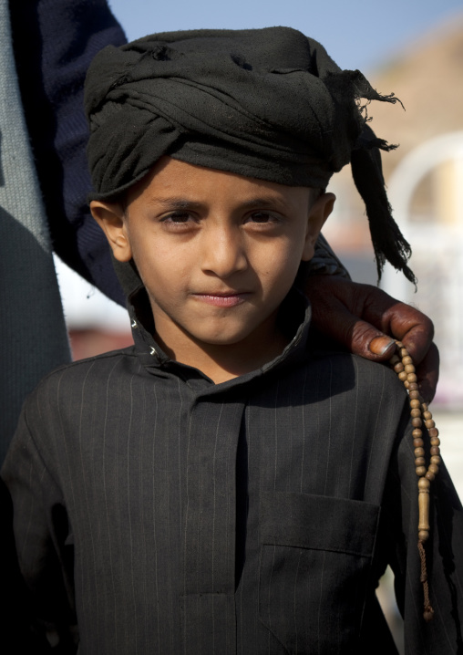 Portrait of a saudi boy wearing a keffiyeh, Jizan province, Addayer, Saudi Arabia