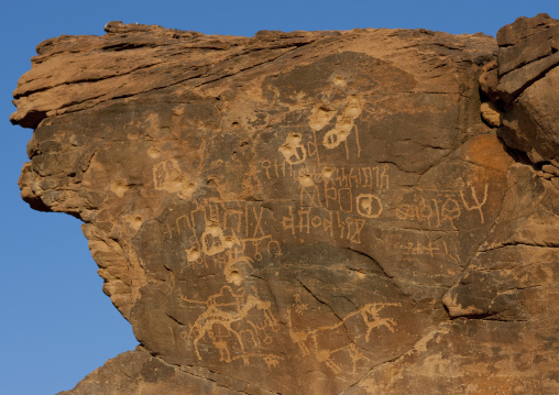Petroglyphs rock art depicting hunters, Najran Province, Abar Himma, Saudi Arabia
