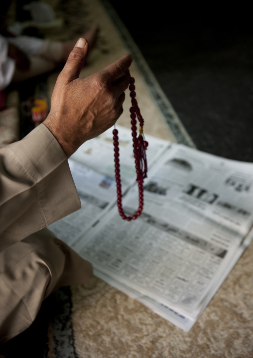 Saudi man with a prayer beads, Al-Jawf Region, Al-Jawf, Saudi Arabia
