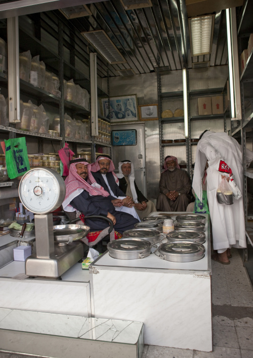Honey shop in the souk, Mecca Province, Taif, Saudi Arabia
