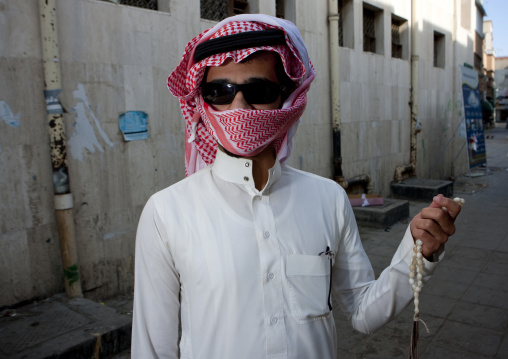Portrait of a saudi man wearing a keffieh, Mecca province, Jeddah, Saudi Arabia