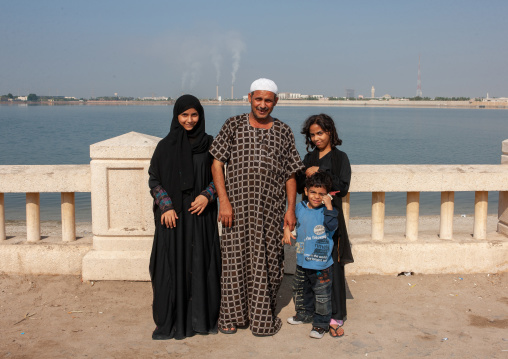Saudi family in the corniche, Hijaz Tihamah region, Jeddah, Saudi Arabia