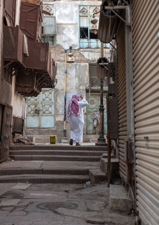 Saudi man walking in a street in the old quarter, Hijaz Tihamah region, Jeddah, Saudi Arabia