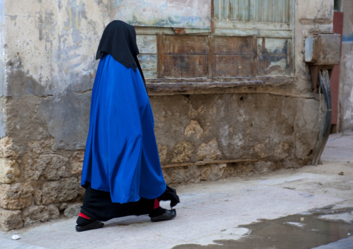 Woman in burqa in the street, Mecca province, Jeddah, Saudi Arabia