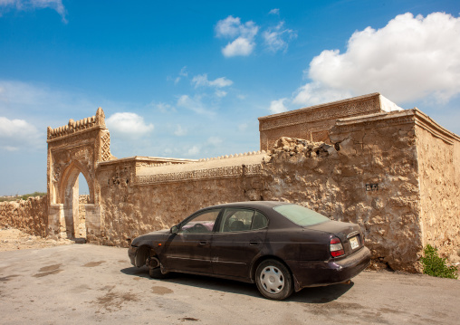 Car parked in front of al-refae e house gateway, Jizan Region, Farasan island, Saudi Arabia